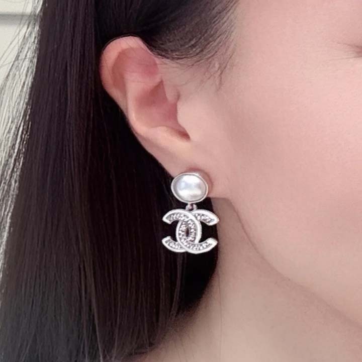 *耳元を飾る大人の輝き*【CHANEL】パールビジューピアス 耳元を飾る大人の輝き*【CHANEL】パールビジューピアス アクセサリー