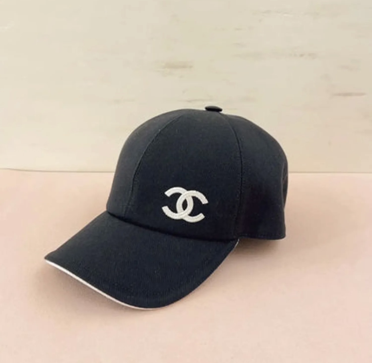 芸能人着用♪新作】CHANEL 2025SS キャップ ブラックホワイト