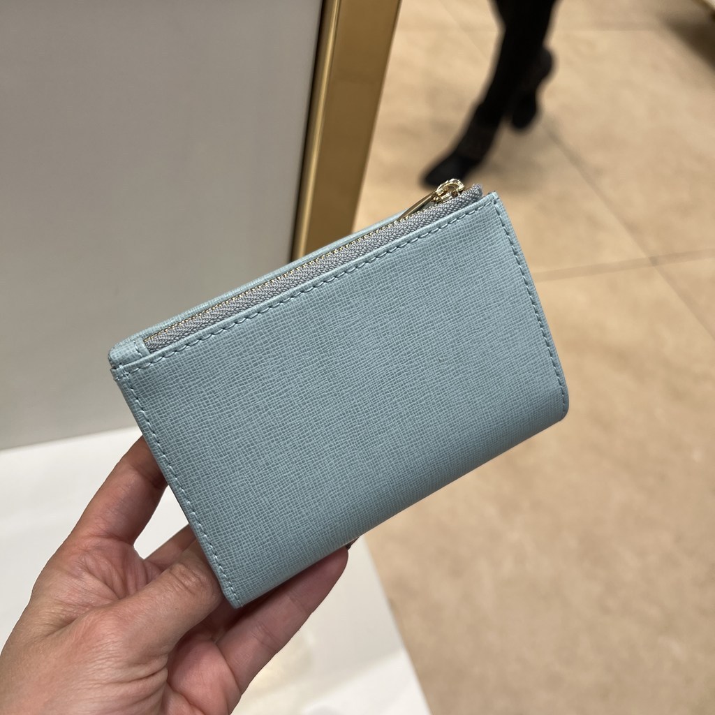 6万取引突破☆UPS速達便利用！【FURLA】折りたたみ財布 (FURLA