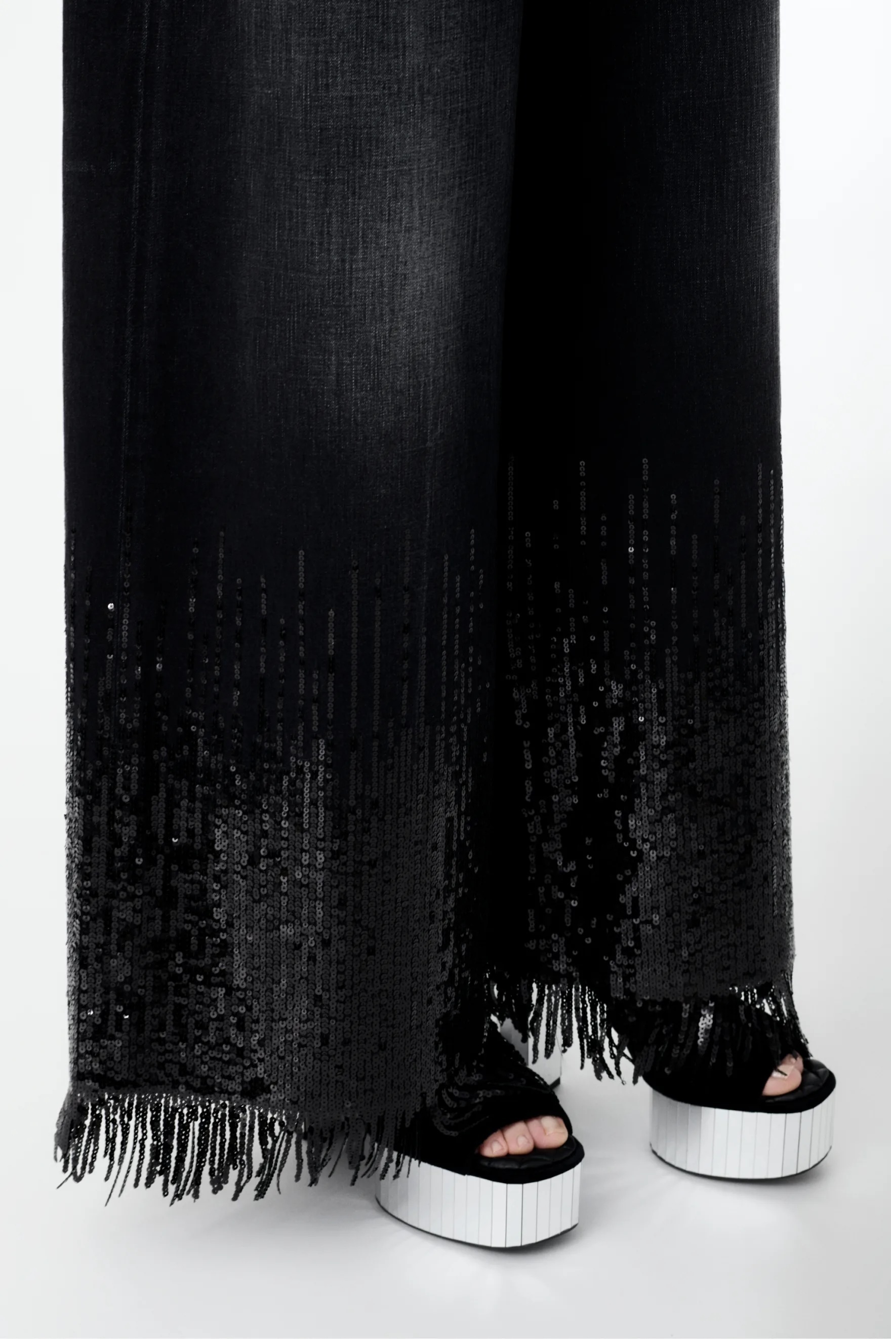 ☆スパンコール刺繍がゴージャス☆【CHANEL】ジーンズ
