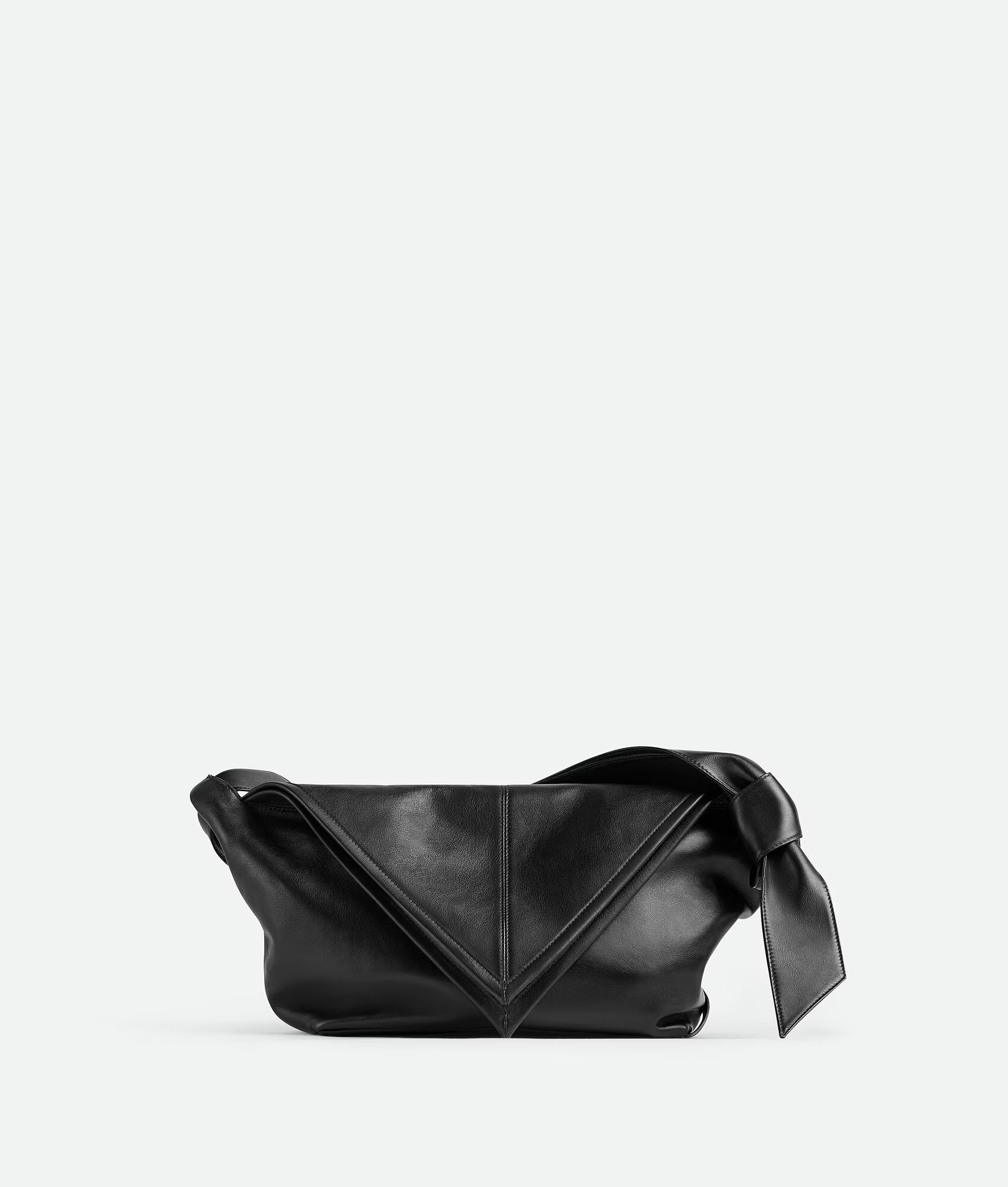 【2025新作★スモール】BOTTEGA VENETA《ソーヤー》バッグ