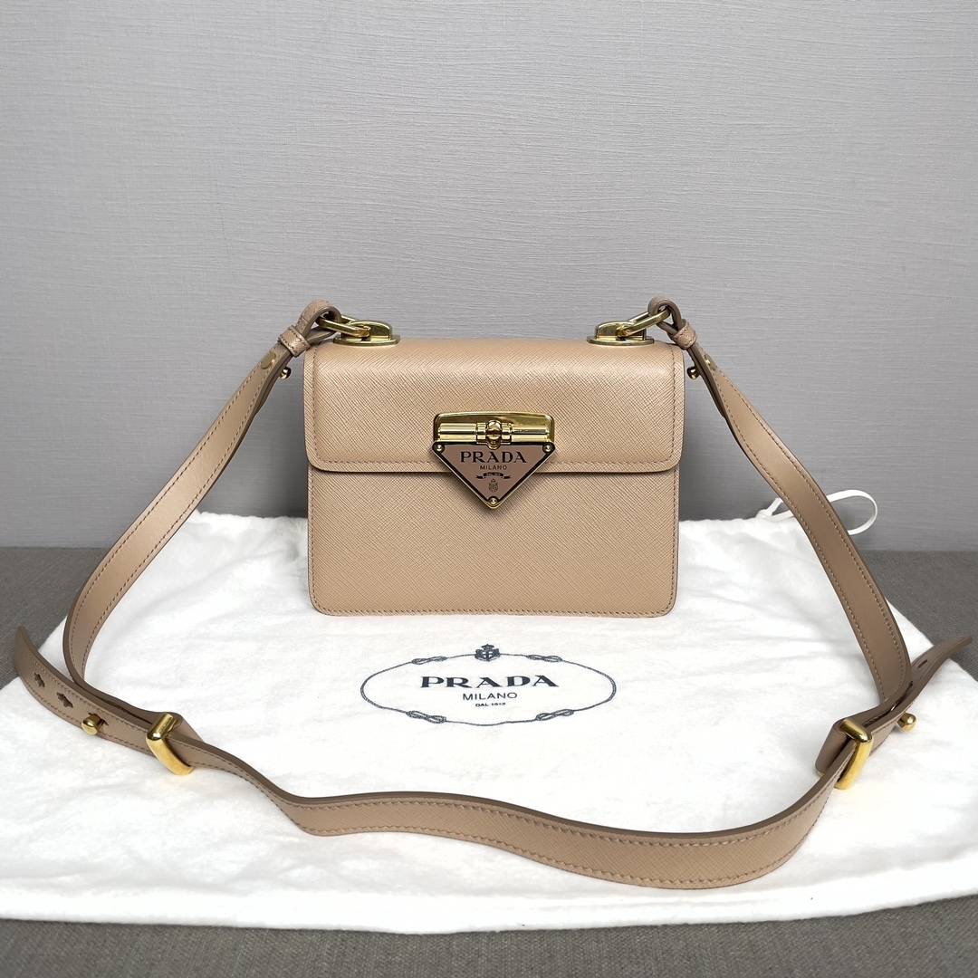 ★送料込★PRADA サフィアーノ ショルダーバッグ