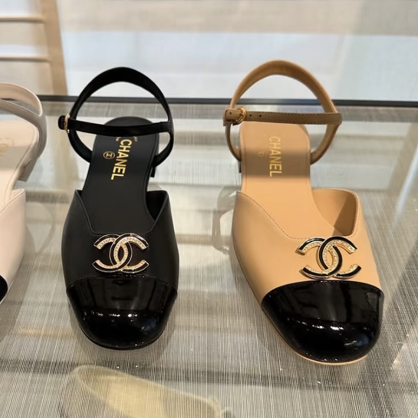 カッティングが特徴的大きめCCマーク CHANEL メリージェーン