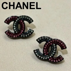 《かっこいい印象を与える》CHANEL ピアス ブラック＆レッド