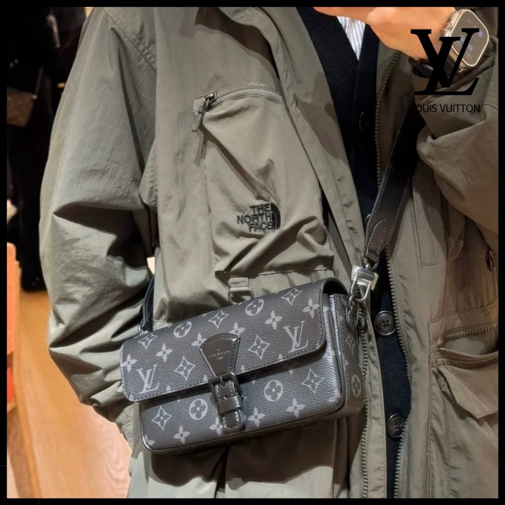 【クールなバッグ♪】Louis Vuitton ウェアラブルウォレット