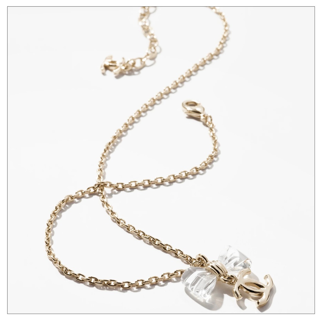 《リボンとロゴがかわいいペンダント》CHANEL 25ｐ ネックレス
