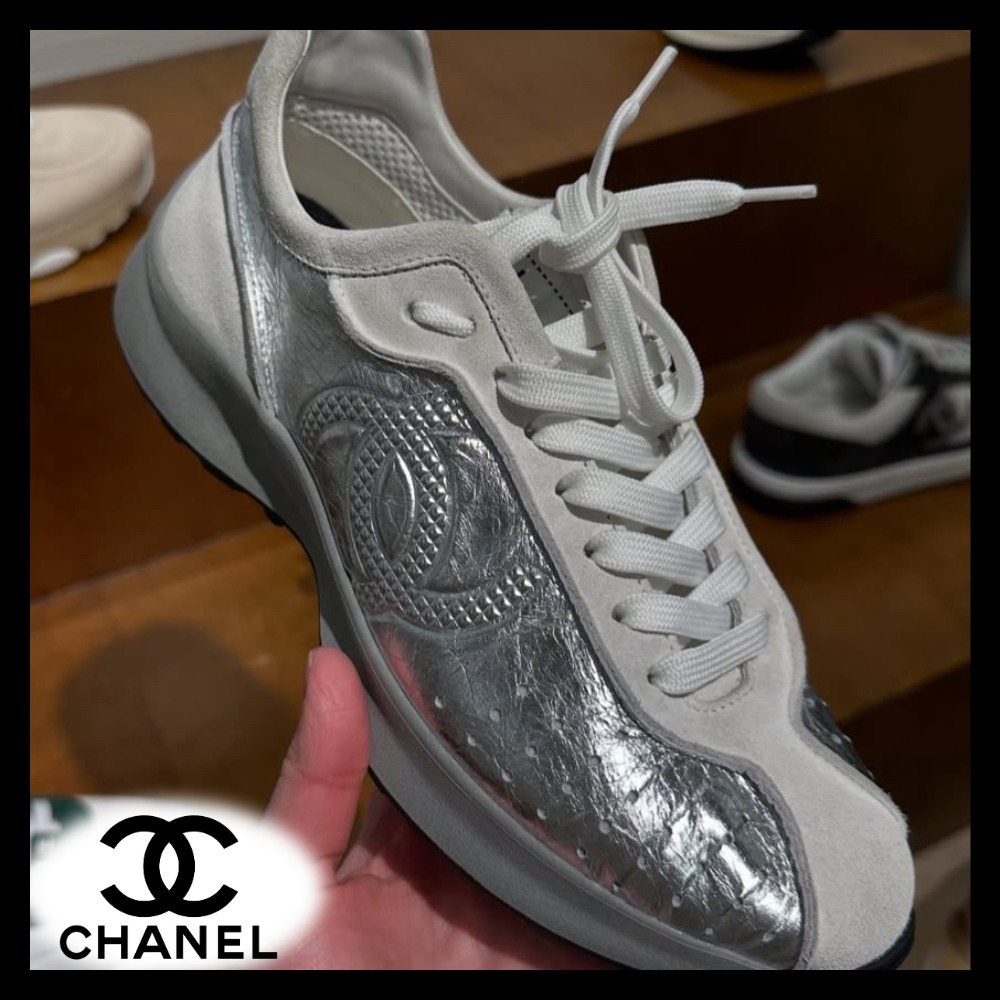 25C新作♪おしゃれ♡【CHANEL】シャネルスニーカーシルバー