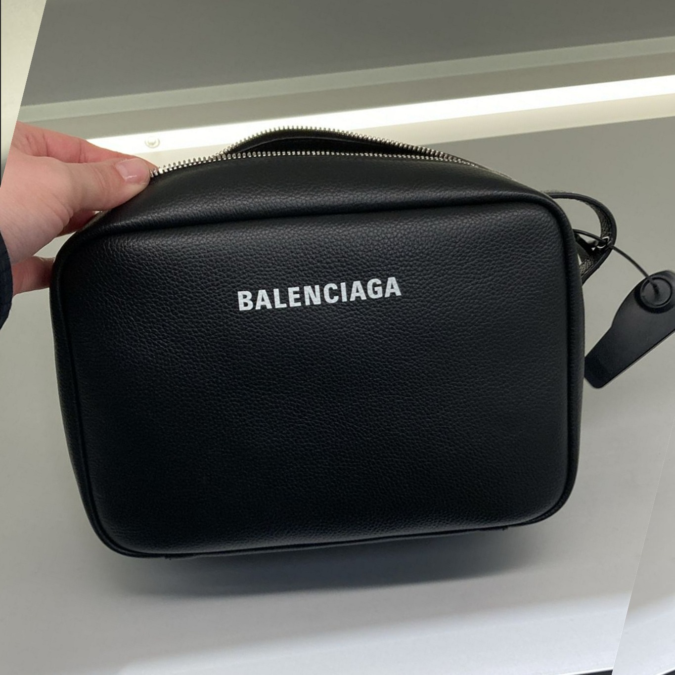 直営店☆BALENCIAGA☆ EVERYDAY レザー カメラ クロスバッグ