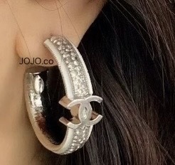 《耳元華やかに♪》CHANEL ピアス