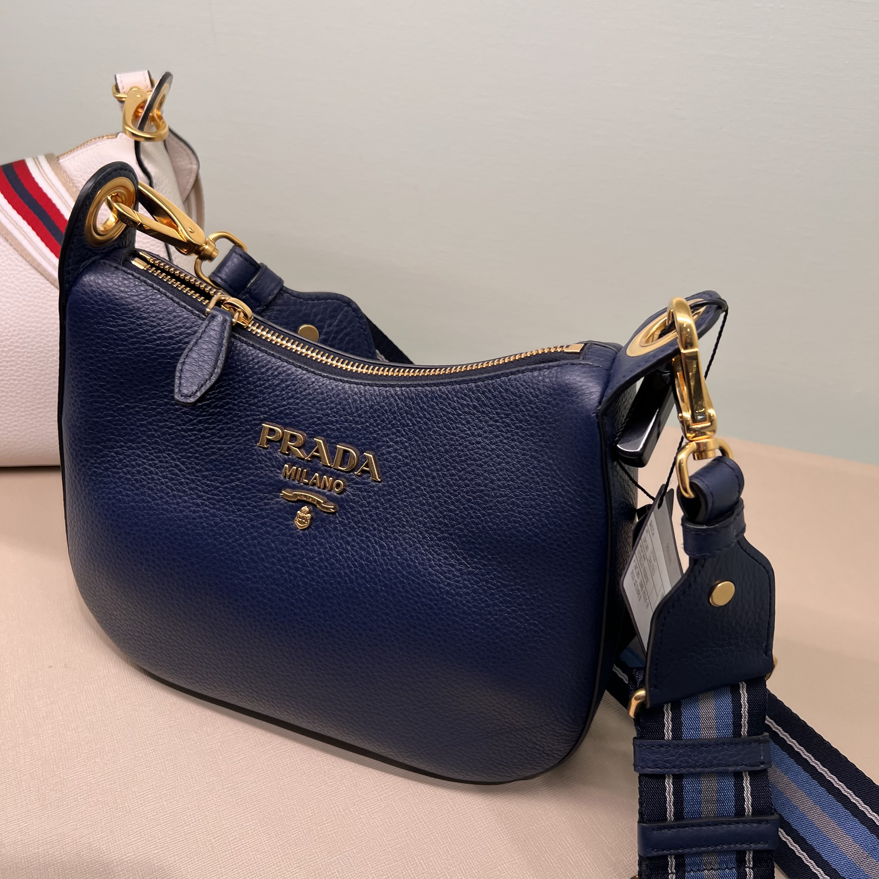 《VIPセール！》PRADA(プラダ) ショルダーバッグ・カバン