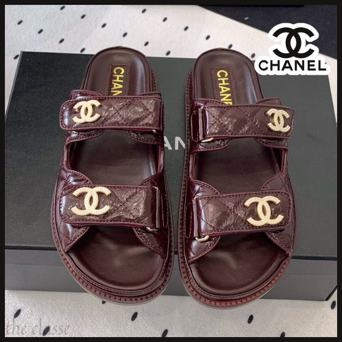 【足元に大人な存在感を◎】CHANEL Mules サンダル
