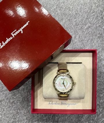 FERRAGAMO(フェラガモ) 腕時計(レディース) - 海外通販のBUYMA