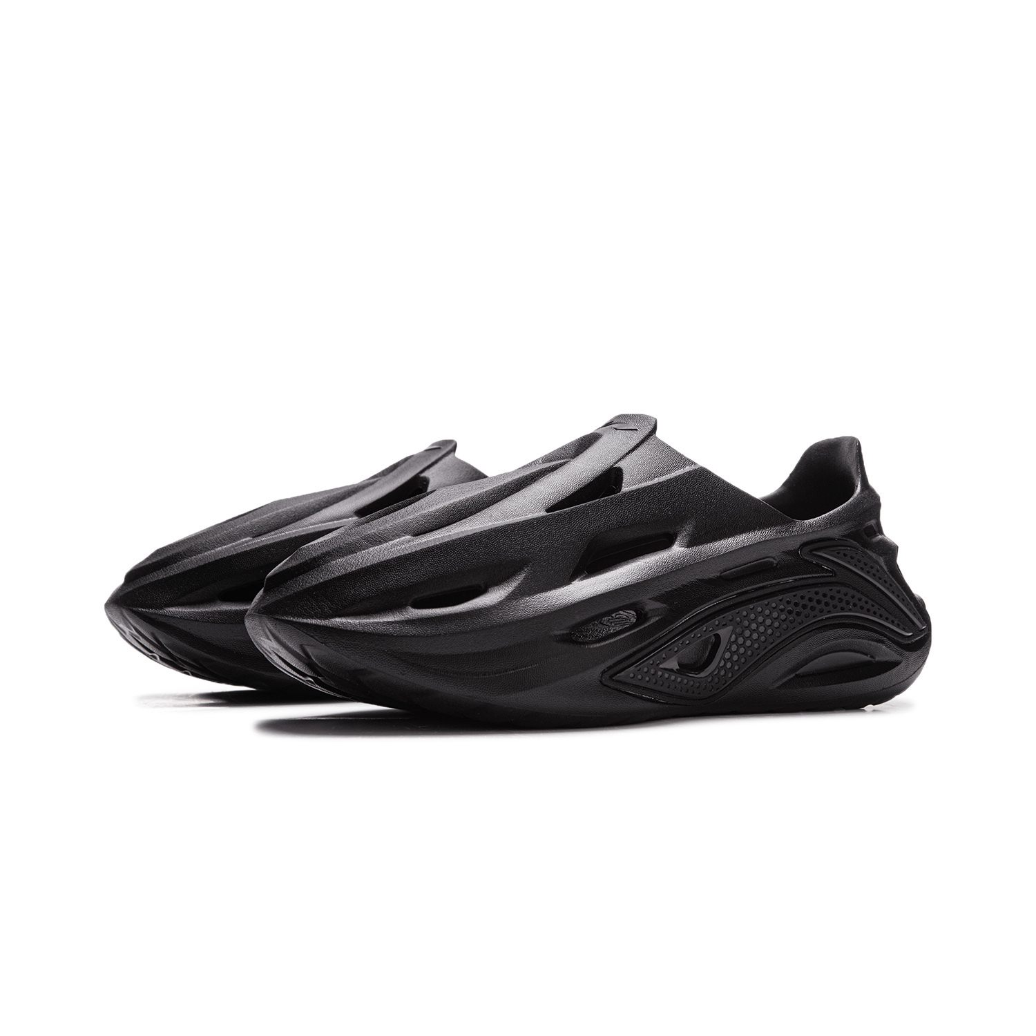 送料関税込み[LI-NING]BADFIVE dunker crocスリッパ★大人気★ 送料関税込み[LI-NING]BADFIVE dunker crocスリッパ☆大人気