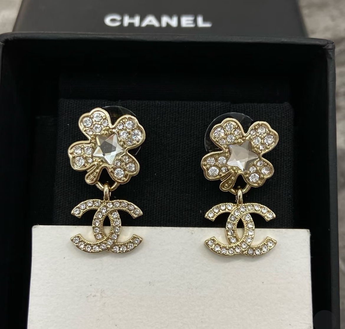 CHANEL《フラワー♡揺れるCC》シャネル ピアス