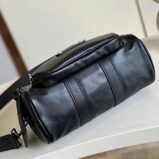 《ちょうどいい大きさ》Louis Vuitton キーポルカーゴバッグ 25