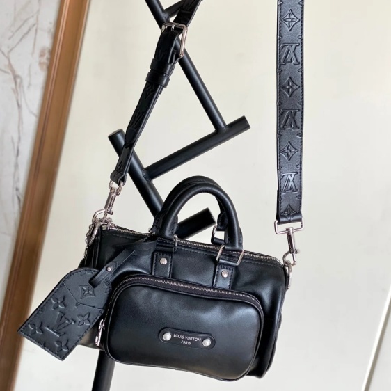 《ちょうどいい大きさ》Louis Vuitton キーポルカーゴバッグ 25