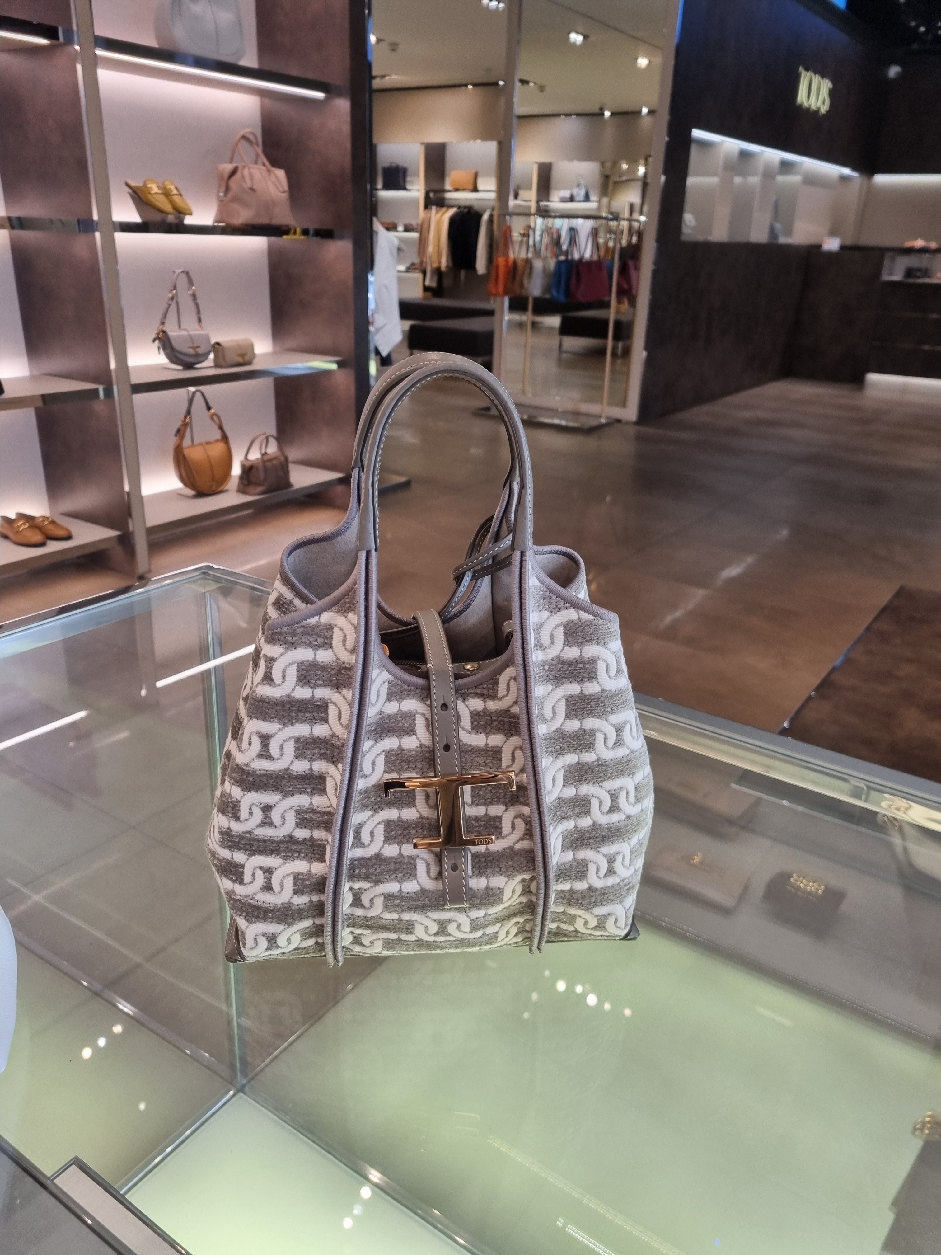 VIPセール価格!【TOD'S直営店】レザー＆キャンバス ハンドバック
