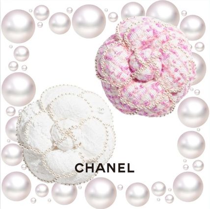 ブローチ ピンク系 CHANEL(シャネル) レディース - 海外通販のBUYMA