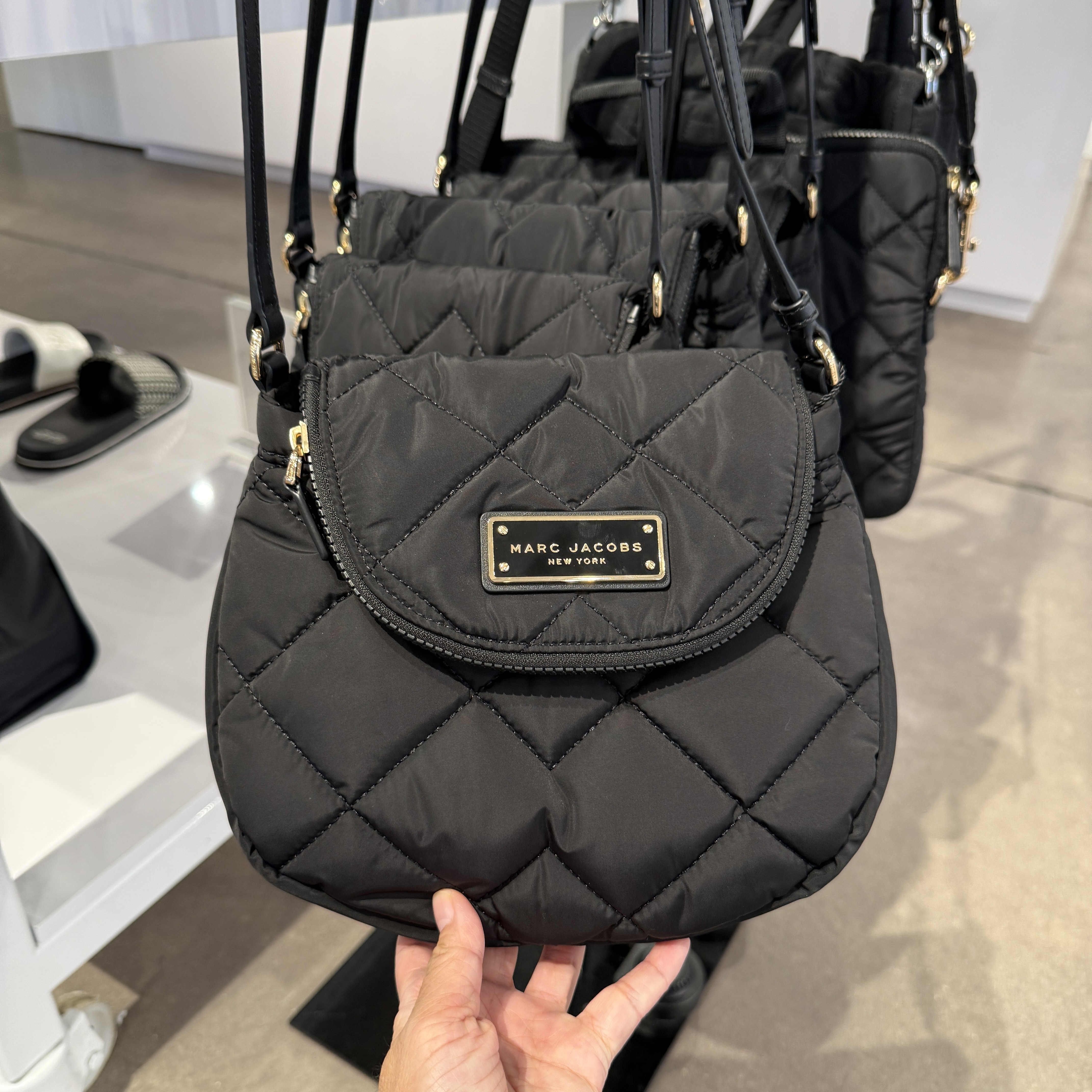 人気★MARC JACOBS ショルダーバッグ（小）M0011379 キルト