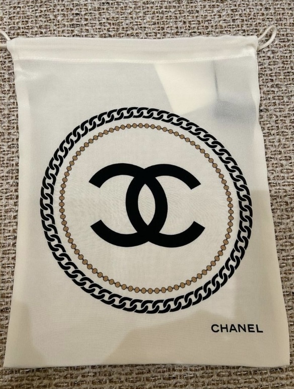 《エレガントなデザイン♪》25S限定★CHANEL ストール&巾着袋