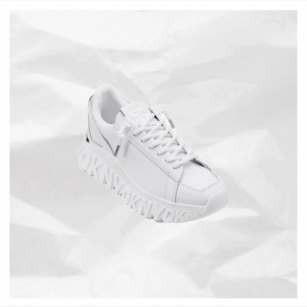 国内発送【DKNY】LACAMP レースアップスニーカー