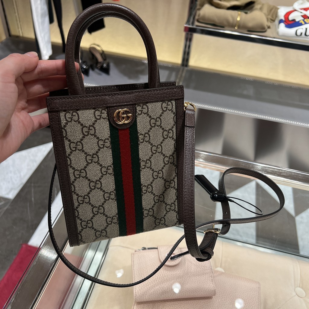 6万取引突破★UPS速達便利用！【GUCCI】ミニ ショルダーバッグ