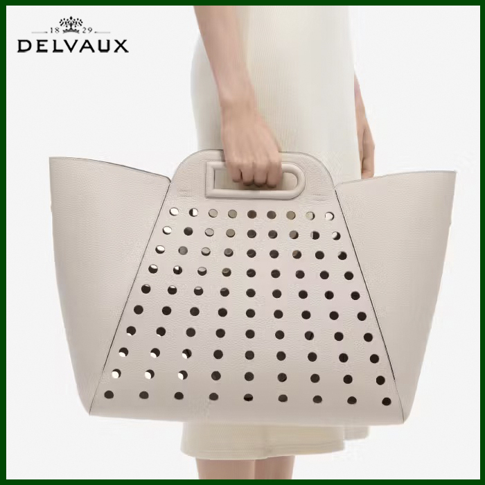DELVAUX《L' Airess /レアレス GM》セサミ トリヨン DHL 直営店