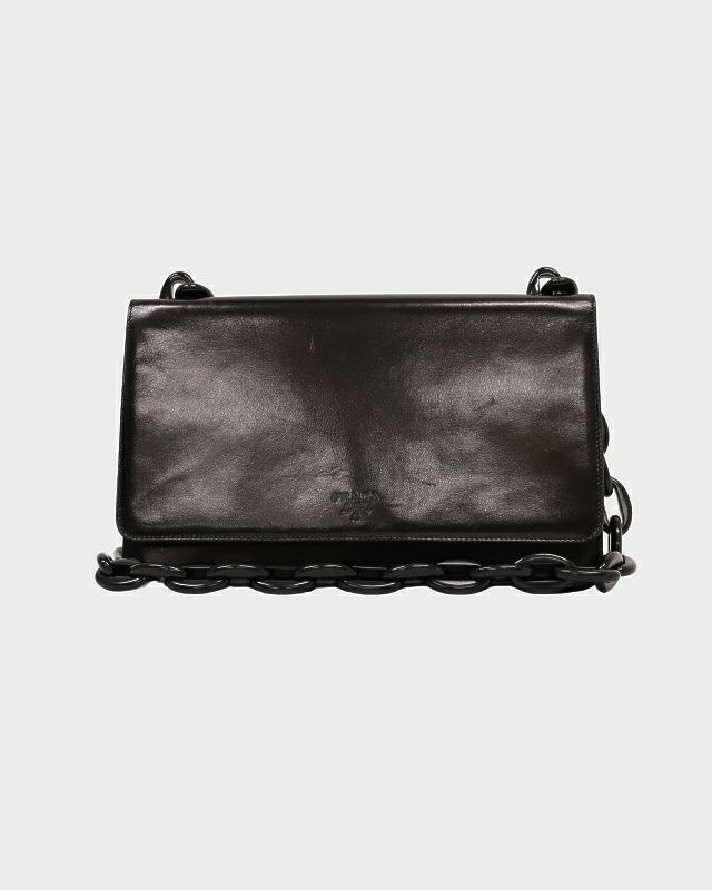 PRADA ロゴ刻印プラチェーンショルダーバッグ