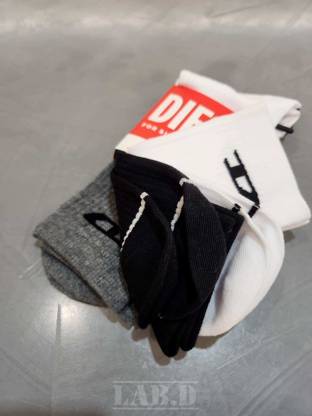 DIESEL | SKM-D-CREW-LIGHT-SOCKS 3PACK SOCKS (E4157) 靴下