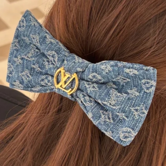 《デニム》Louis Vuitton ミルキー ヘアクリップ
