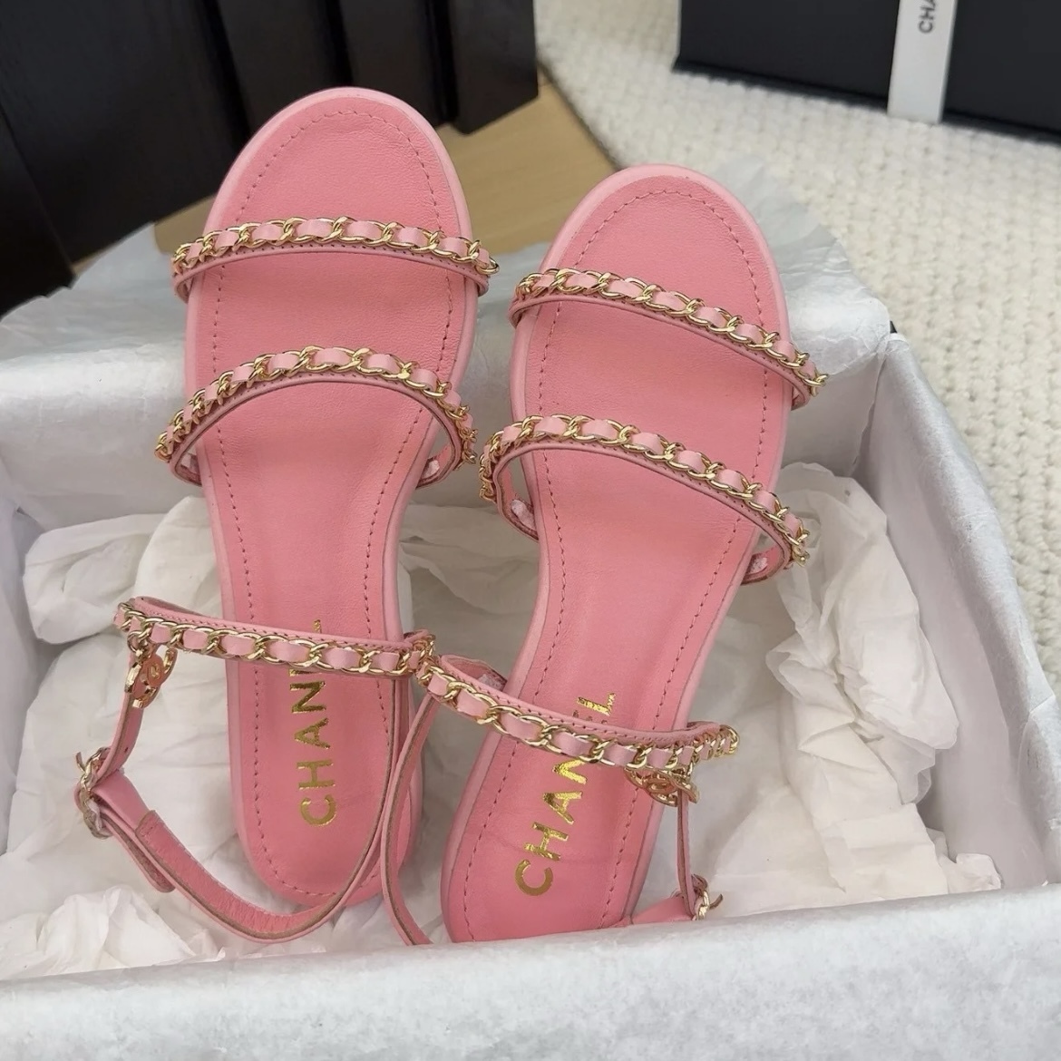 履きやすさ◎【CHANEL】CCロゴチャーム付 チェーン サンダル 2cm 履きやすさ◎【CHANEL】CCロゴチャーム付 チェーン サンダル 2cm