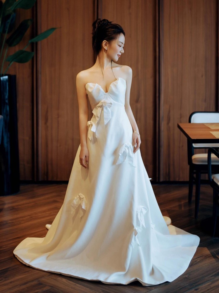 オフショルダーリボンウェディングドレス結婚式
