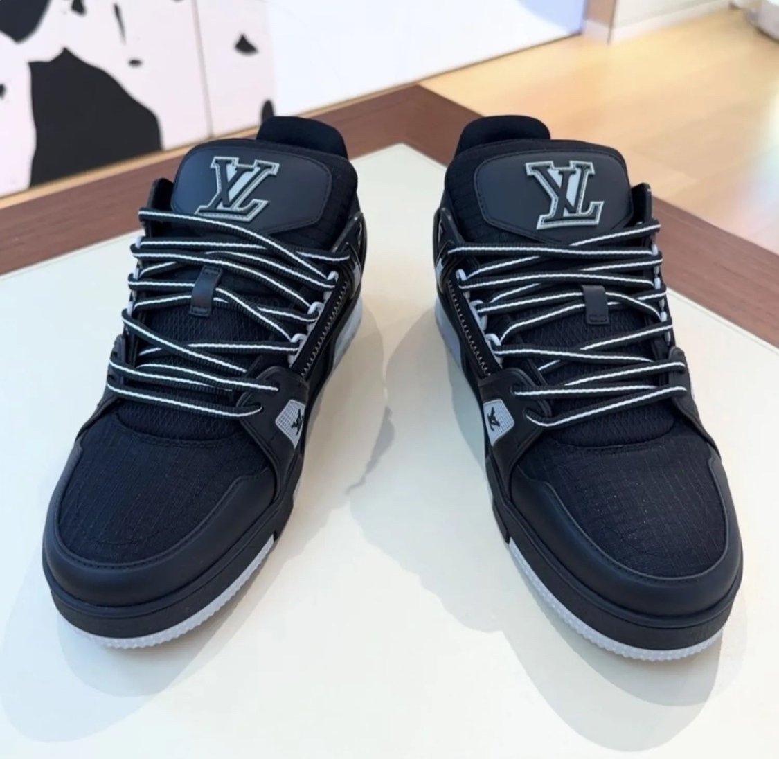 2色展開☆スポーティ】Louis Vuitton LVトレイナー スニーカー