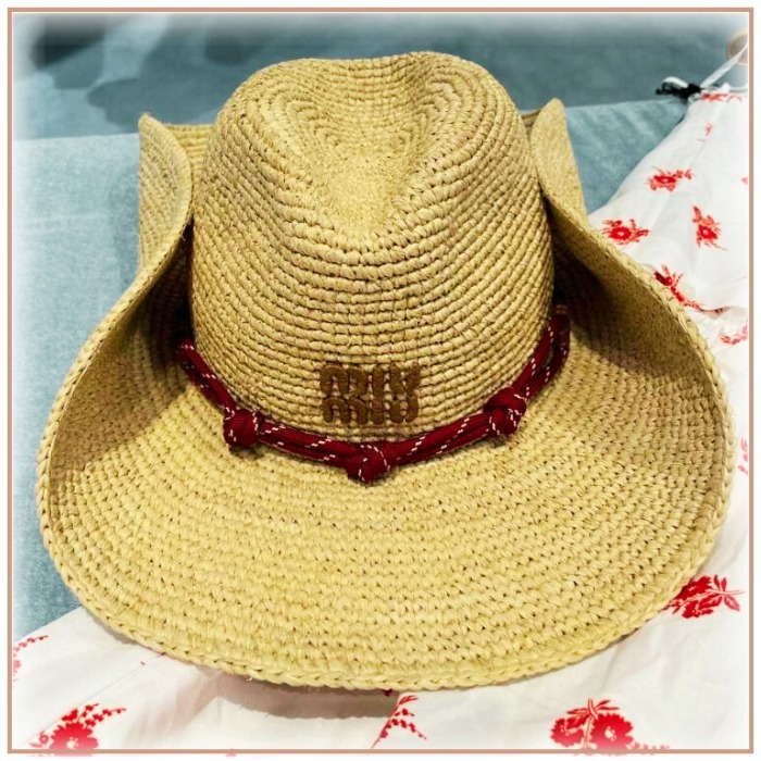 《夏の主役になる逸品》【MiuMiu】ストローハット