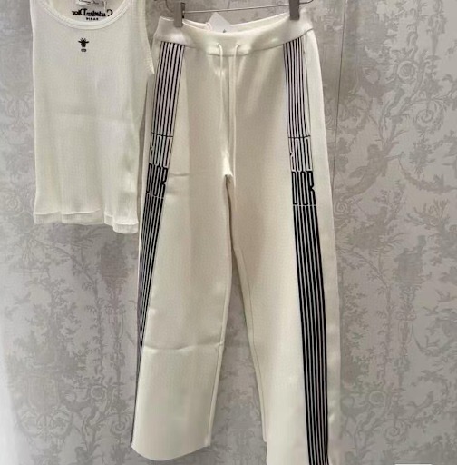 《カジュアルに♡》DIOR フレアパンツ