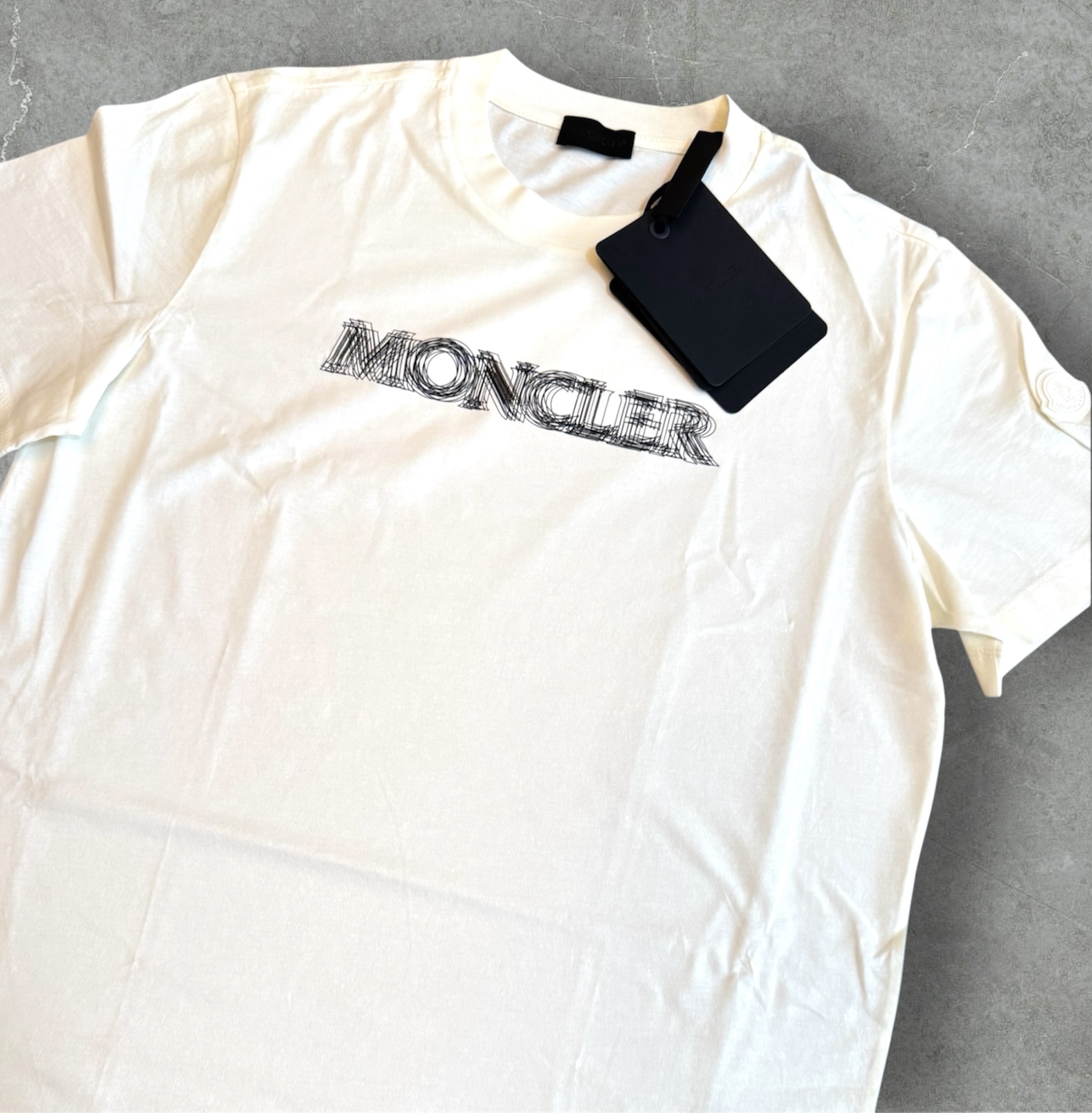 【関税送料込】MONCLER ★ロゴ Tシャツ シリコンロゴパッチ付