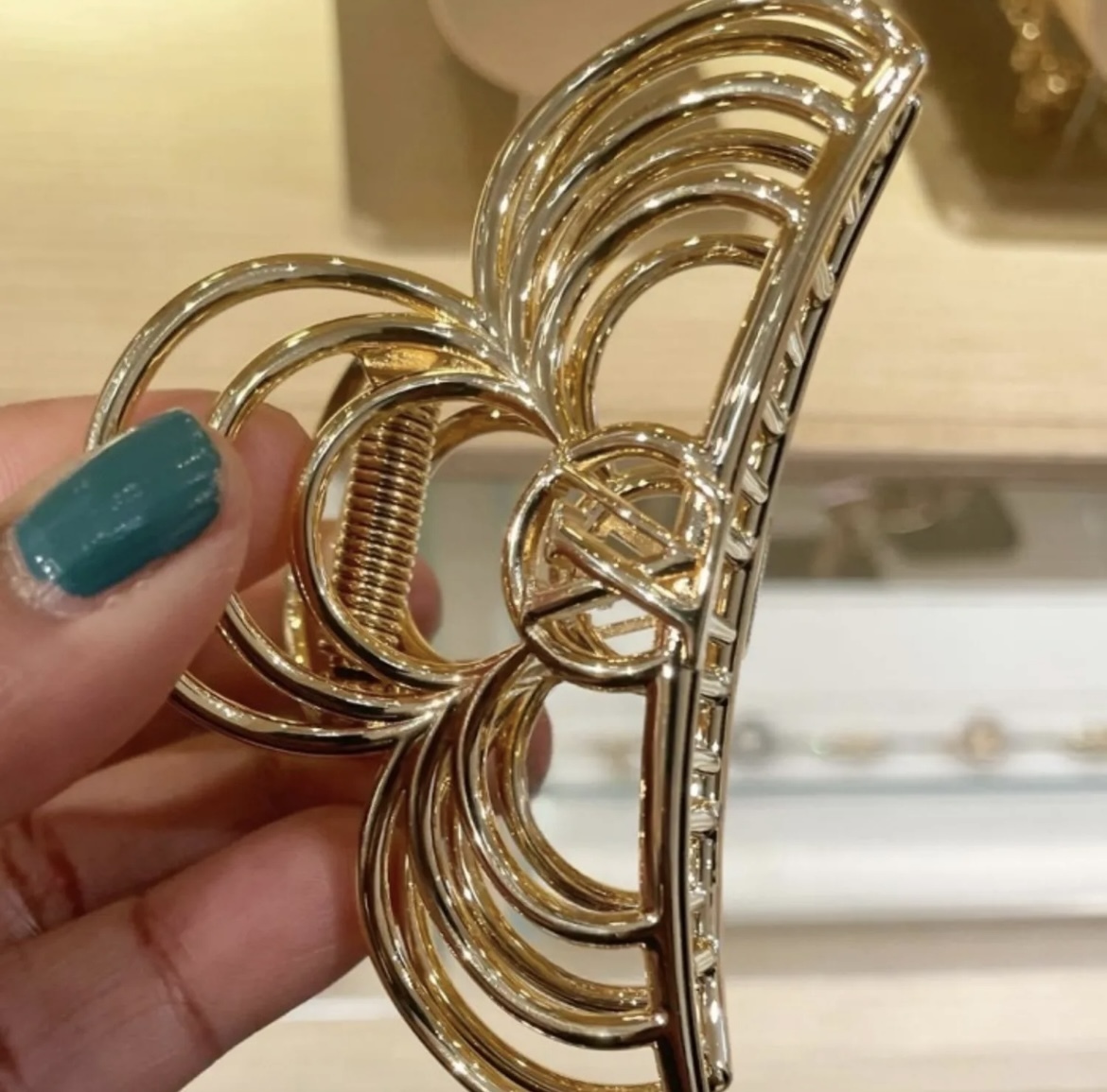 ギフトにも ゴージャスLouis Vuitton ヘア クリップ・LVブリーズ