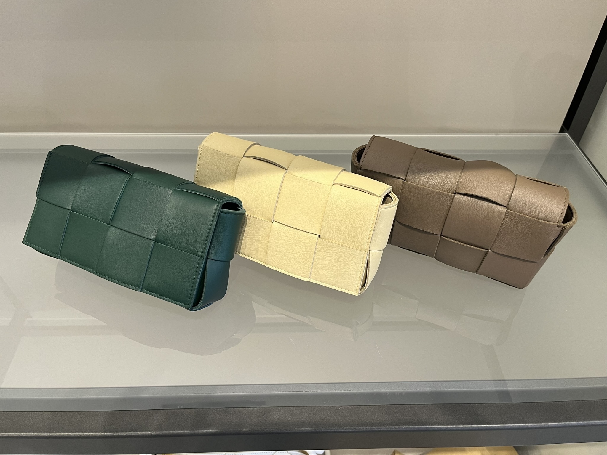 会員特別価格☆BOTTEGA VENETA☆カセット ベルトバック