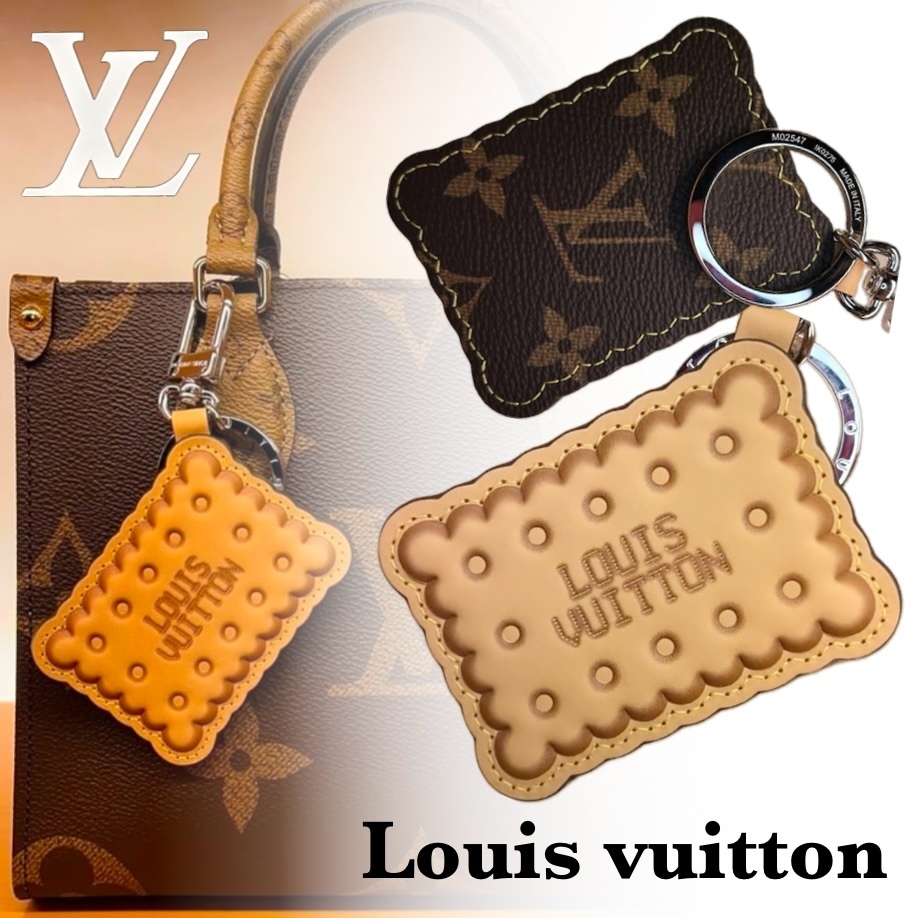 LOUIS VUITTON ★ キーホルダー バッグチャームLV ビスケット