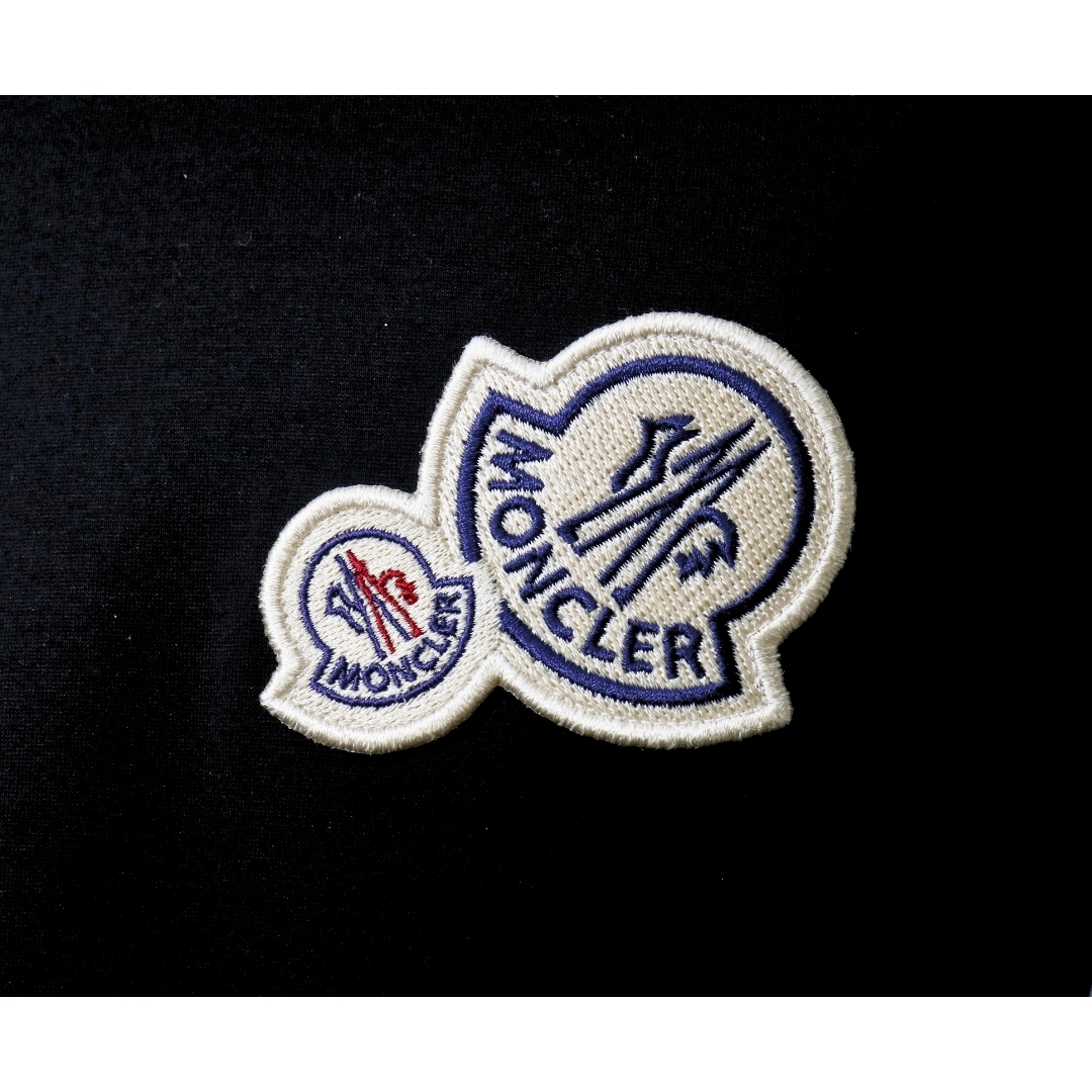 国内即発送】MONCLER メンズ 半袖Tシャツ☆8C00076 8390Y☆