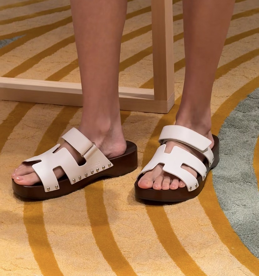 【《足元に可愛さをプラス♪》】HERMES Kos Clog サンダル