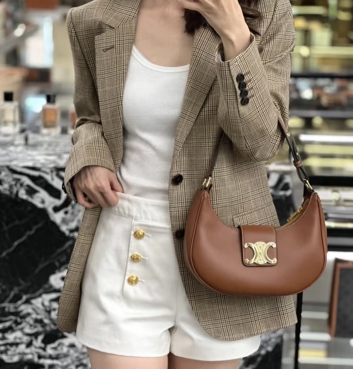 カラバリ豊富 オンオフ問わない 小脇に抱えられるて◎CELINE Ava