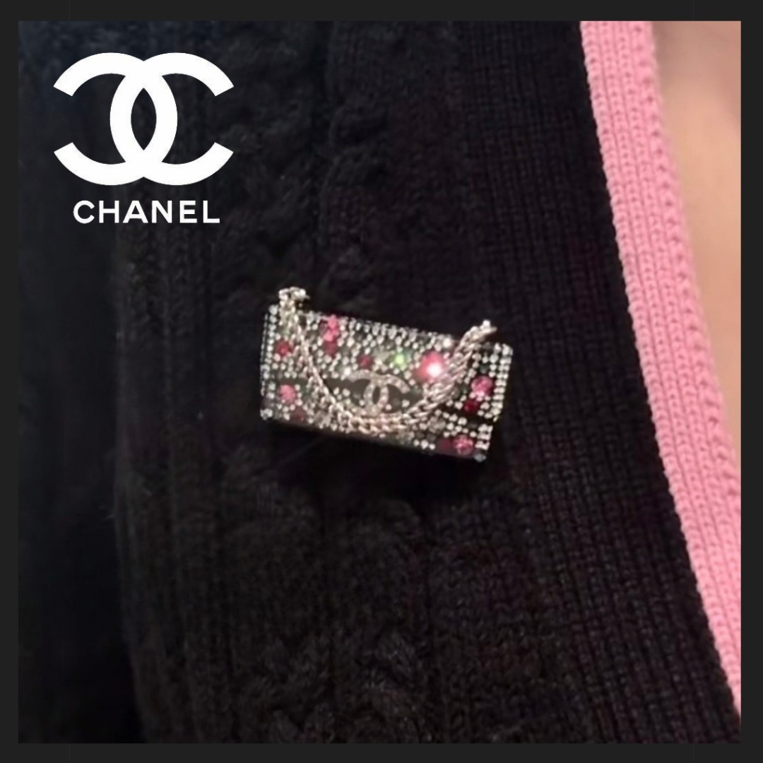 【胸元にワンポイント煌めく】CHANEL ブローチ バッグモチーフ