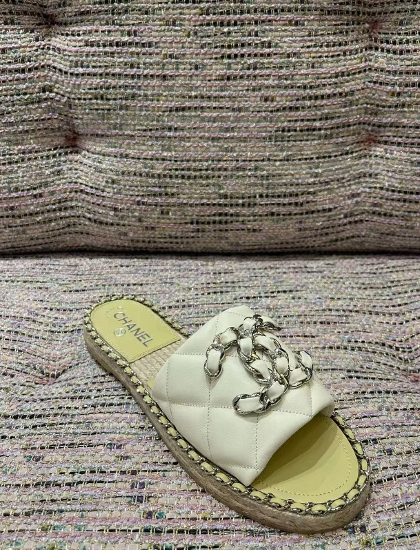 【《足元に可愛さをプラス♪》】CHANEL CCロゴ サンダル