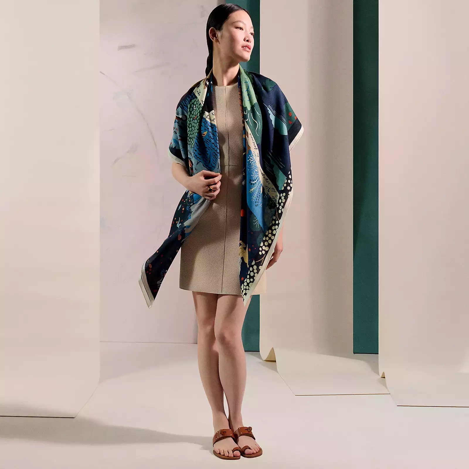 【HERMES】洗練されたカシシル140☆ Le Livre d'Esope スカーフ HERMES】洗練されたカシシル140☆ Le Livre d'Esope スカーフ