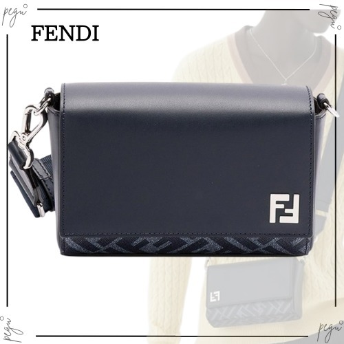 【FENDI】国内発送 FFスクエアードコンパクト ショルダーバッグ