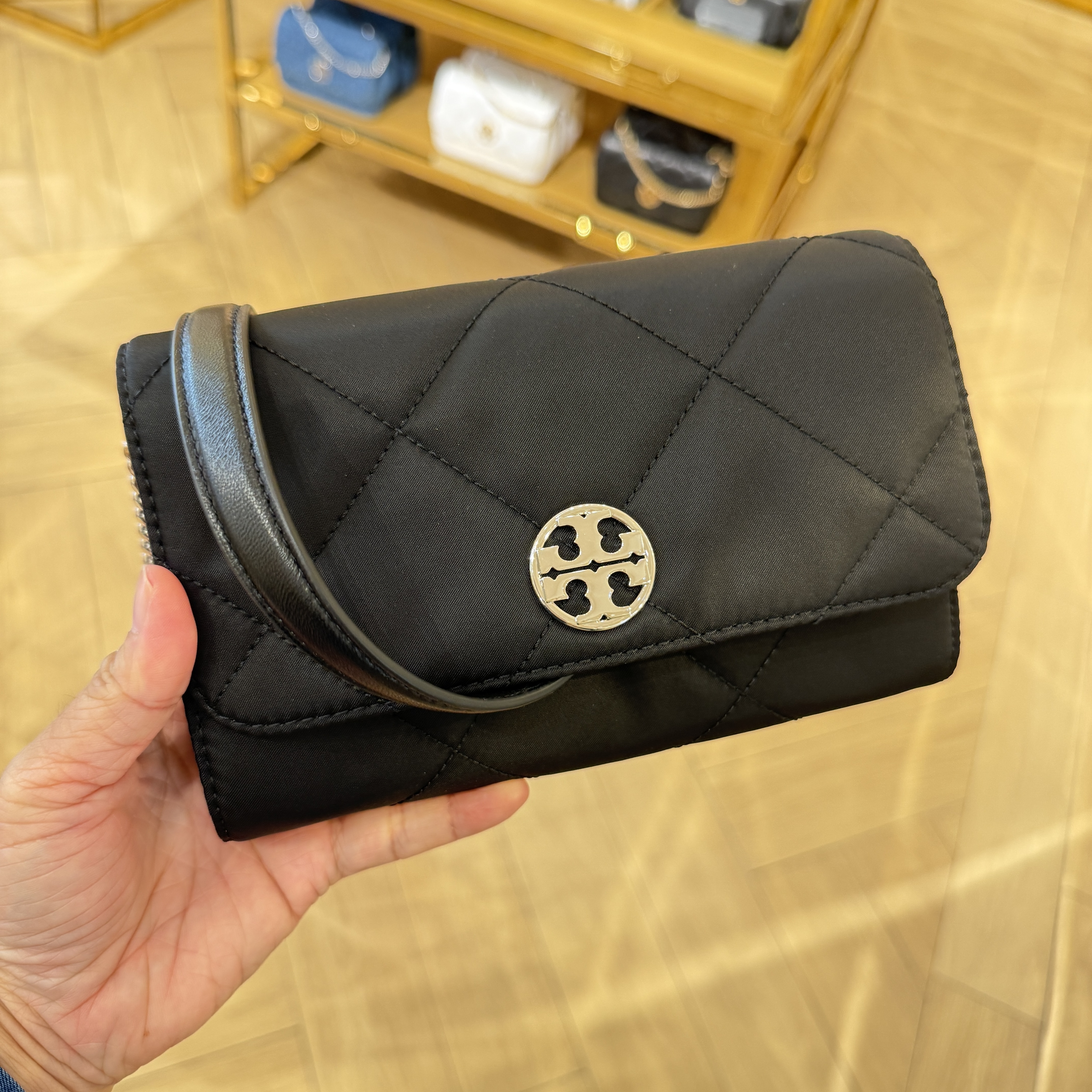 25年 Tory Burch Willa Chain Wallet お財布バッグ 165924