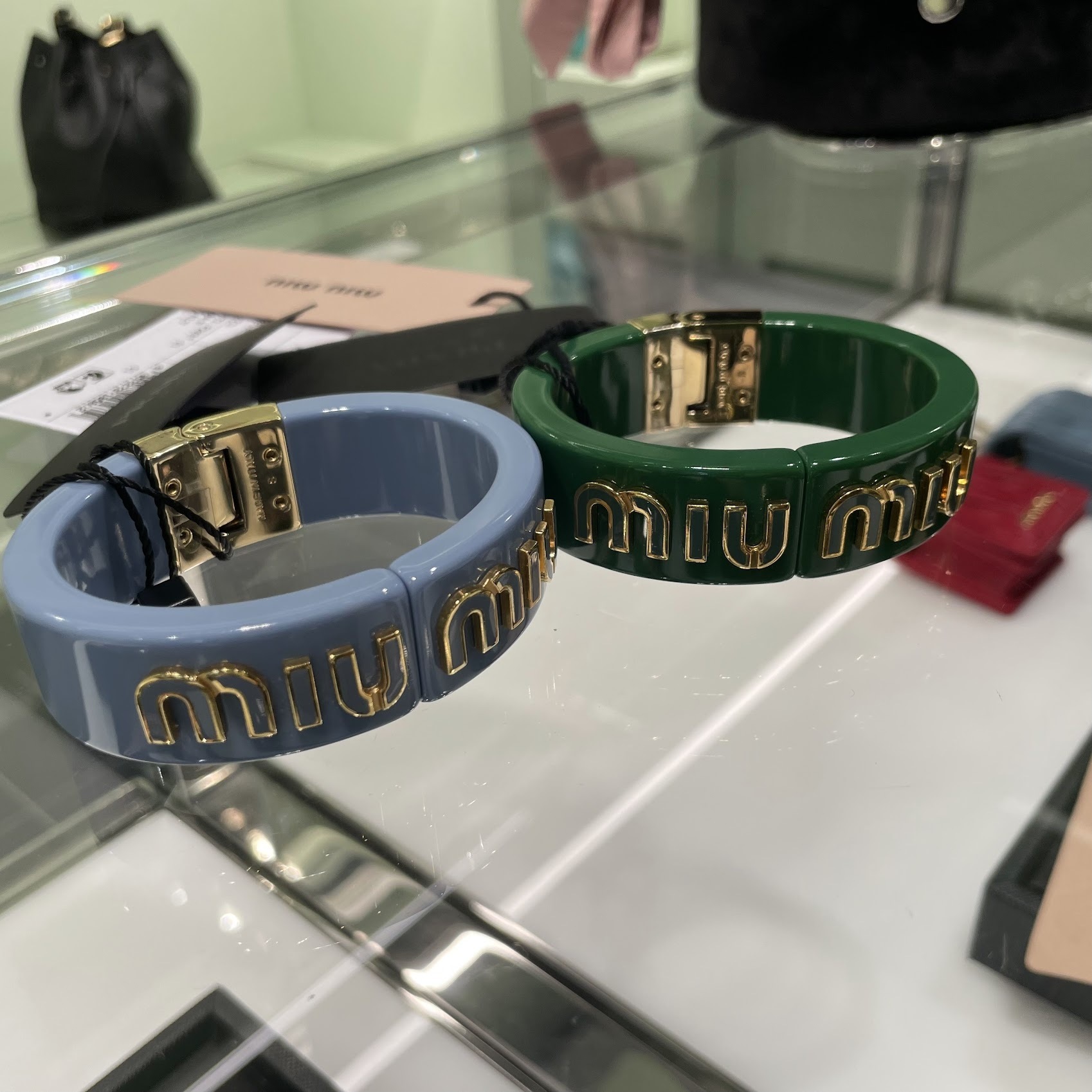 セール MIUMIU★プレックスメタル ロゴ ブレスレット 5IB448