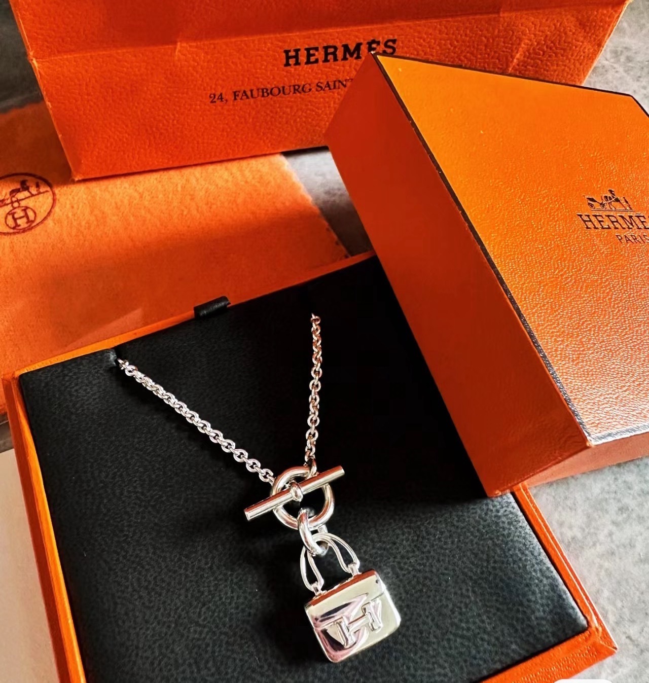 Hermes Amulettes Kelly pendant 関税込