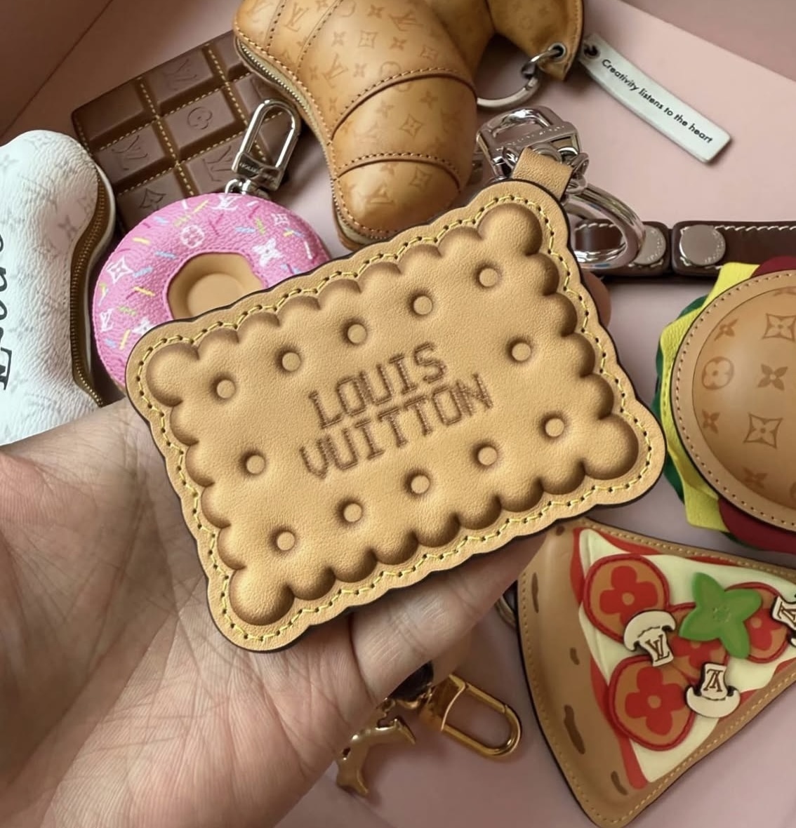 集めたくなる可愛さLouis Vuitton バッグチャーム・LVビスケット